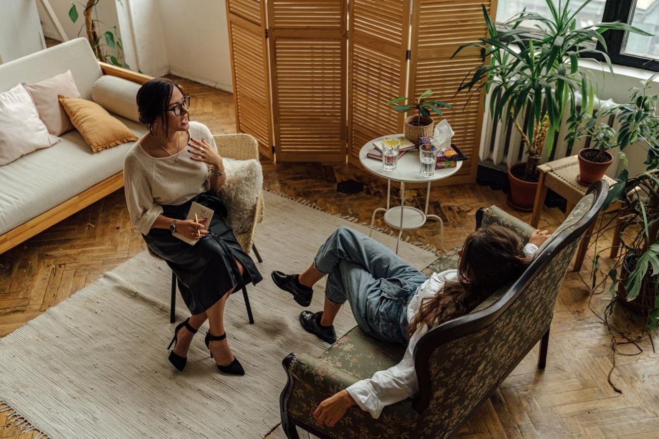 Woman in a comfortable conversation setting